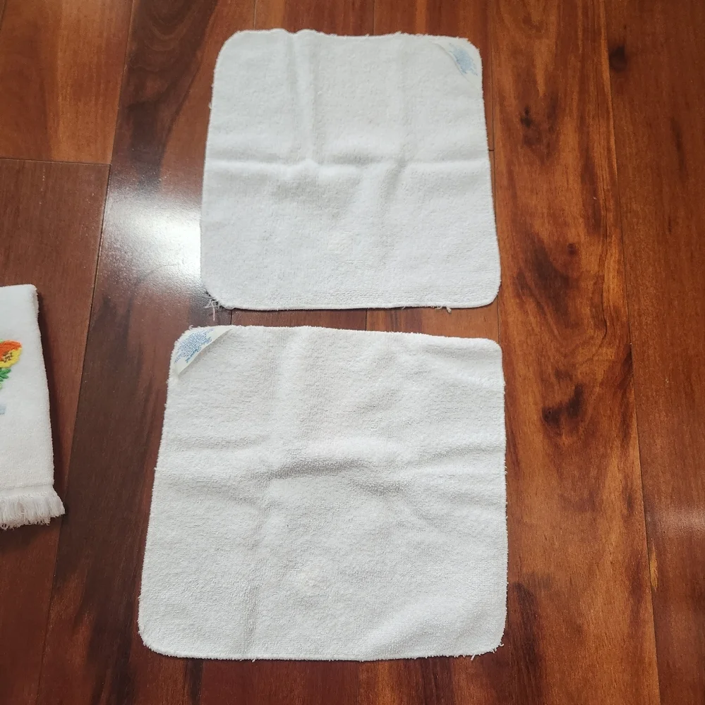 Vintage Lady Pepperell White with Yellow and Orange Flower Towel Set